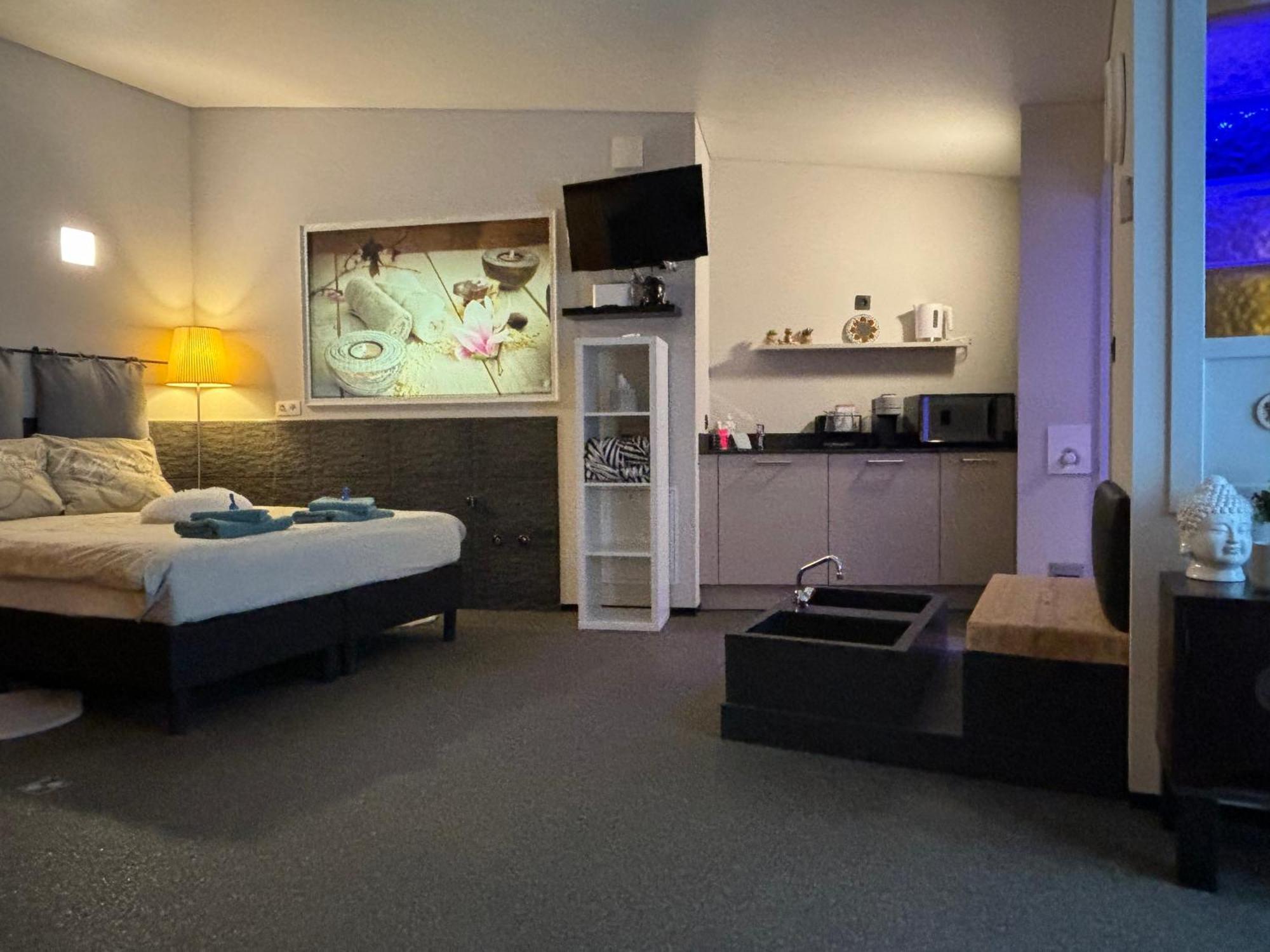 Relax Trois Bornes - De Grenspost Bed & Breakfast Gemmenich Exterior photo
